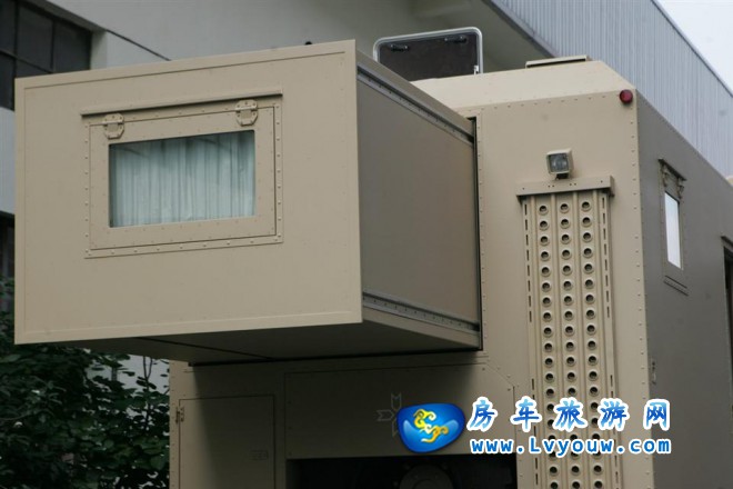 阿莫迪罗·攀爬者CD1型越野房车（奔驰乌尼莫克U5000）