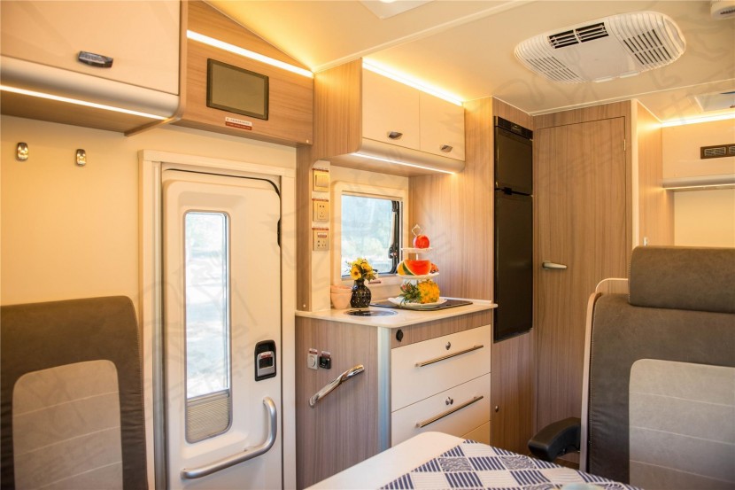 9月2日郑州房车展即将开幕，今天再为大家带来一款中天房车新季风C型房车。87a4bc264f5e71367b56b5dfeb240433