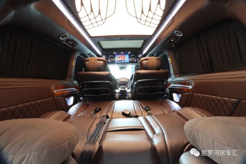 奔驰商务高端系列——迈巴赫咖啡棕图片