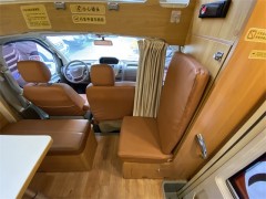 上汽大通 17款大通RV80 C型房车