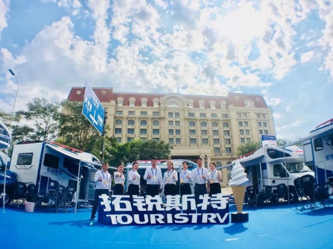 300辆房车亮相第六届中国汽车（房车）露营大会露营装备及房车展览会