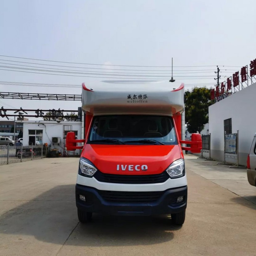 11.23杭州房车展舜宇房车携最新款依维柯C型、现款大通V90B型房车亮相274aa29c9f8b4edab2100aa3f676bb63