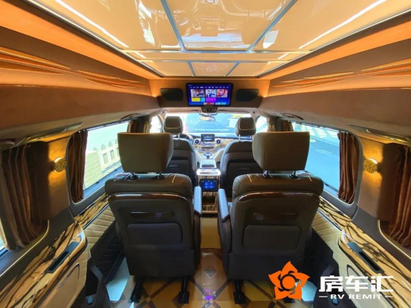 这款奔驰7座蓝牌带双人床，内饰虎斑檀木，平躺式座椅，配会议式后排15.jpg