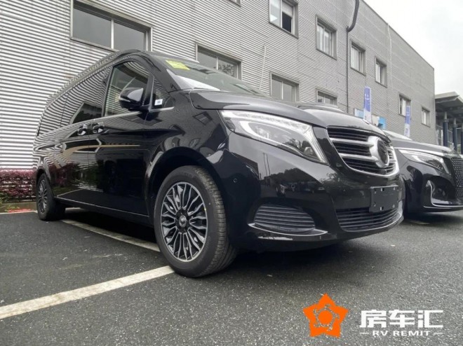 全新奔驰V级卡莫滋版，空间比床大、座椅赛沙发！3.jpg