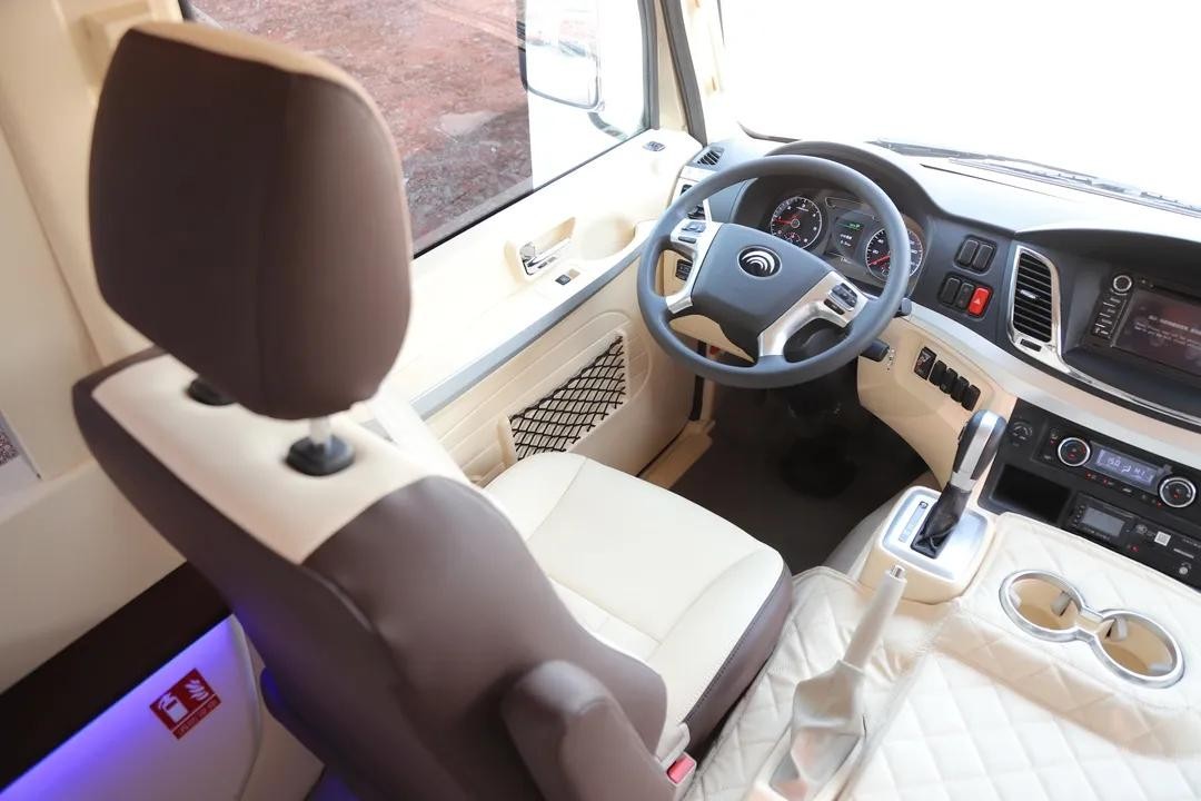 宇通t7 商务车驾驶舱