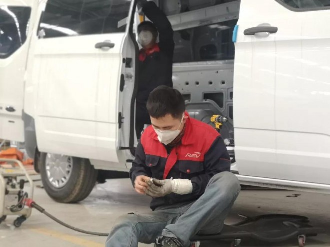 奇瑞瑞弗首批负压救护车下线|抗战疫情，瑞弗与你同在c02a1dce52f64eeebed04e4f9d01b0ea