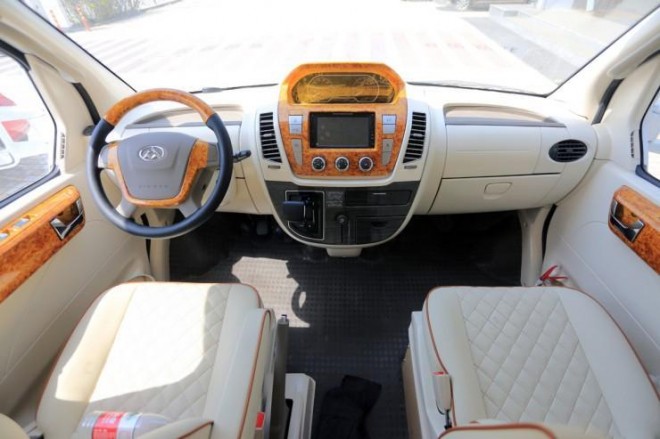 一口价29.8万就在爱旅途2019款大通C型房车5.26郑州大型团购会0X8ArhWixWK