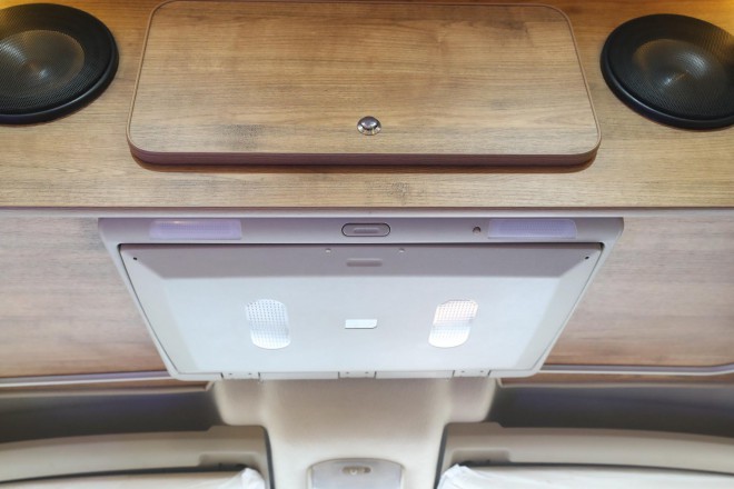 老张定制款——高清实拍2019款顺之旅东风御风白色自动挡B型房车 WLH_5945