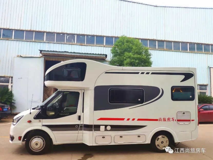 9月2日郑州房车展，尚旅福特新世代C型房车，旅行新风尚，远游越山川！8dda35d8412dee593125f209735fe6dc
