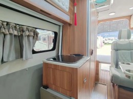 齐星 2021款全顺低顶六座旅居版