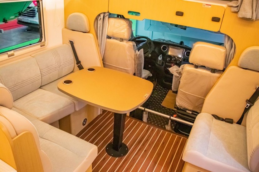 9月2日郑州房车展：览众房车来福大贵无拓豪华版，豪华配置，旅行盛宴！d7e4b9c9dec0421a837fbfba30d4506a~tplv-obj