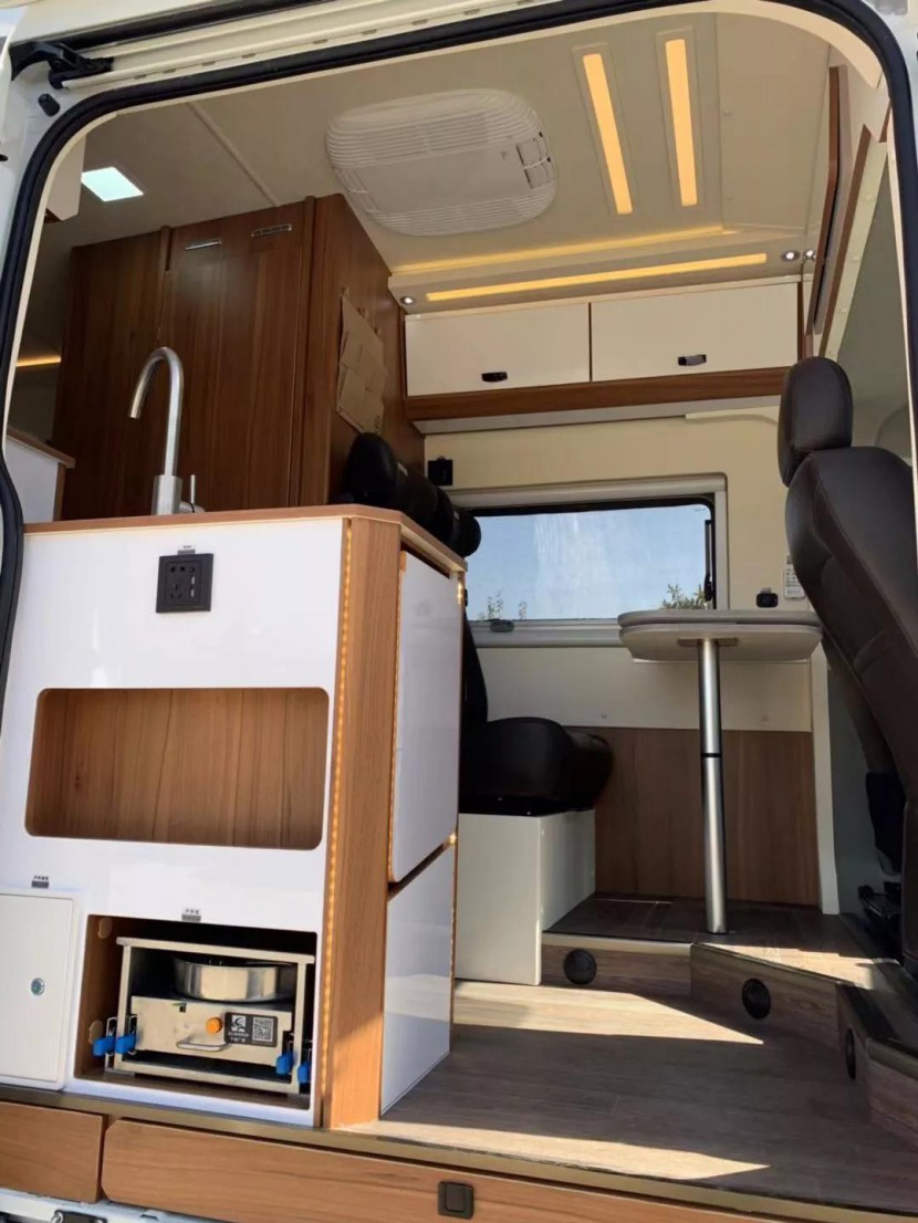 11.23杭州房车展推荐车型卫航大通V90（长轴、短轴）最新下线eefe8c97702d403aad0f6f12b254fd3c