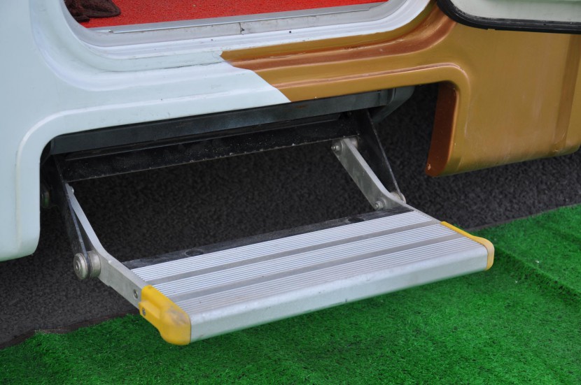 直降50万!独家团购108万即可抢购158万春田奔驰斯宾特524顶配房车 DSC_0318