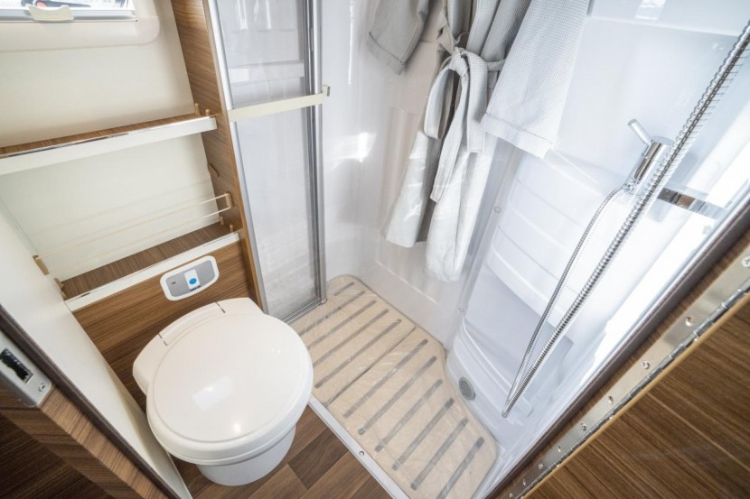 9月2日郑州房车展：隆翠房车C638玩家版C型无拓版，前行之路，锐不可当！757e0b47fbf9ec7d0a9268b667719d95