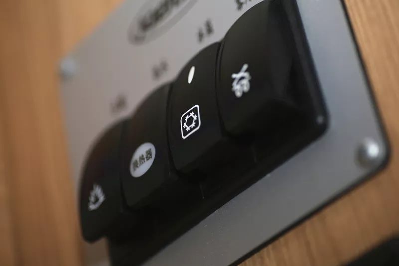 宇通依维柯欧胜C533豪华版无拓小顶房车