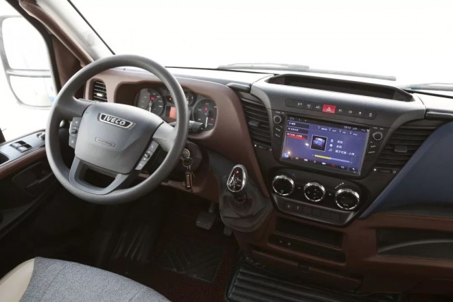 新车来了|宇通进口依维柯智能房车