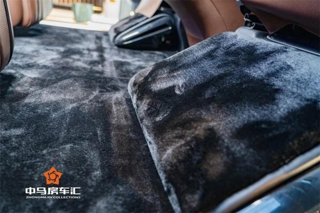 120万起？奔驰MPV换立标，用料过猛太豪侈，还买什么雷克萨斯LM10.jpg
