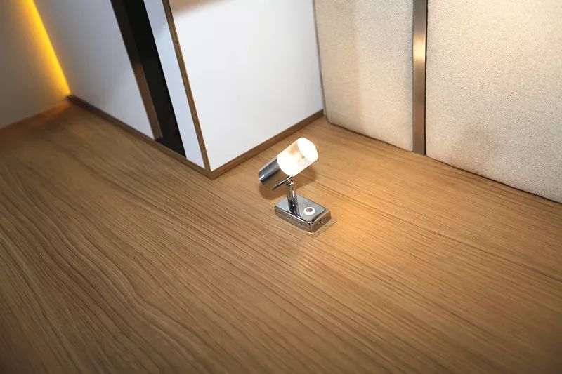 宇通依维柯欧胜C533豪华版无拓小顶房车