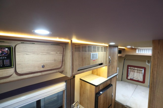 老张定制款——高清实拍2019款顺之旅东风御风白色自动挡B型房车 WLH_5987