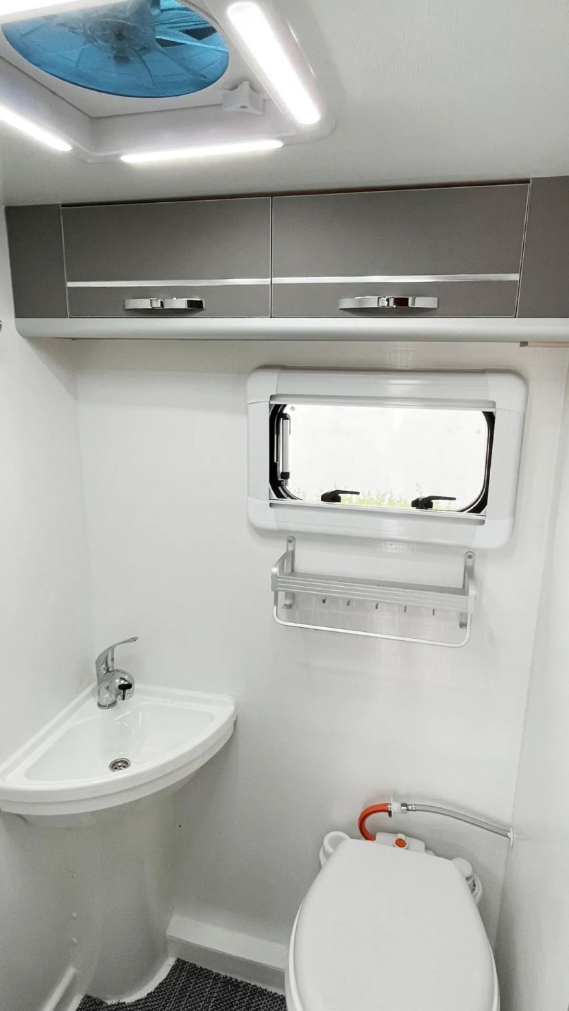 9月2日郑州房车展——新飞S100房车，开窗见海，车内即家7770fc4c103ce6438a571742aa3b3609