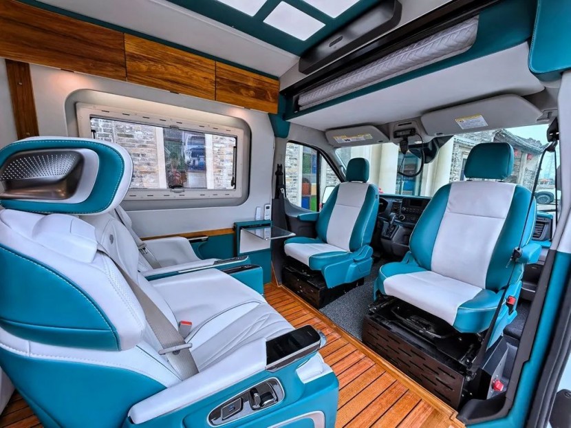 旅美速腾进口福特350SRW路航者四驱房车，邀您参加第五届郑州房车展，舒适生活，从不将就！fa0bcdd7690ef481e4773bbdd4fca106