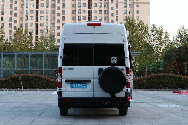 老张定制款——高清实拍2019款顺之旅东风御风白色自动挡B型房车 WLH_5746