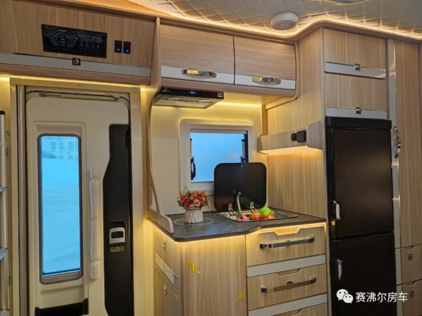 赛沸尔依维柯C型房车无拓纵床版——错过太多，别再错过与赛沸尔一起游览山河！9581704f152166f46fa04c164cc9122b