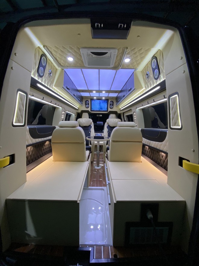 福客特房车2020款“黑骑士”迈巴赫版B布局41.6万元a20acc485e71464eb8a90f51ed2af2c1