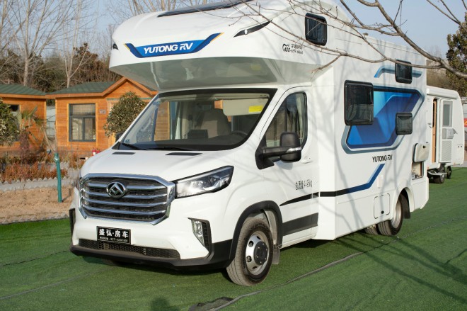舒适与实用的典范，宇通C311大通V90 大额头C型房车