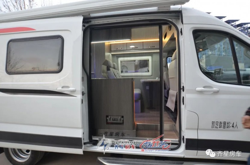首发订车选装升顶——齐星浩大版DT2521-1（大通V90）B型房车图片