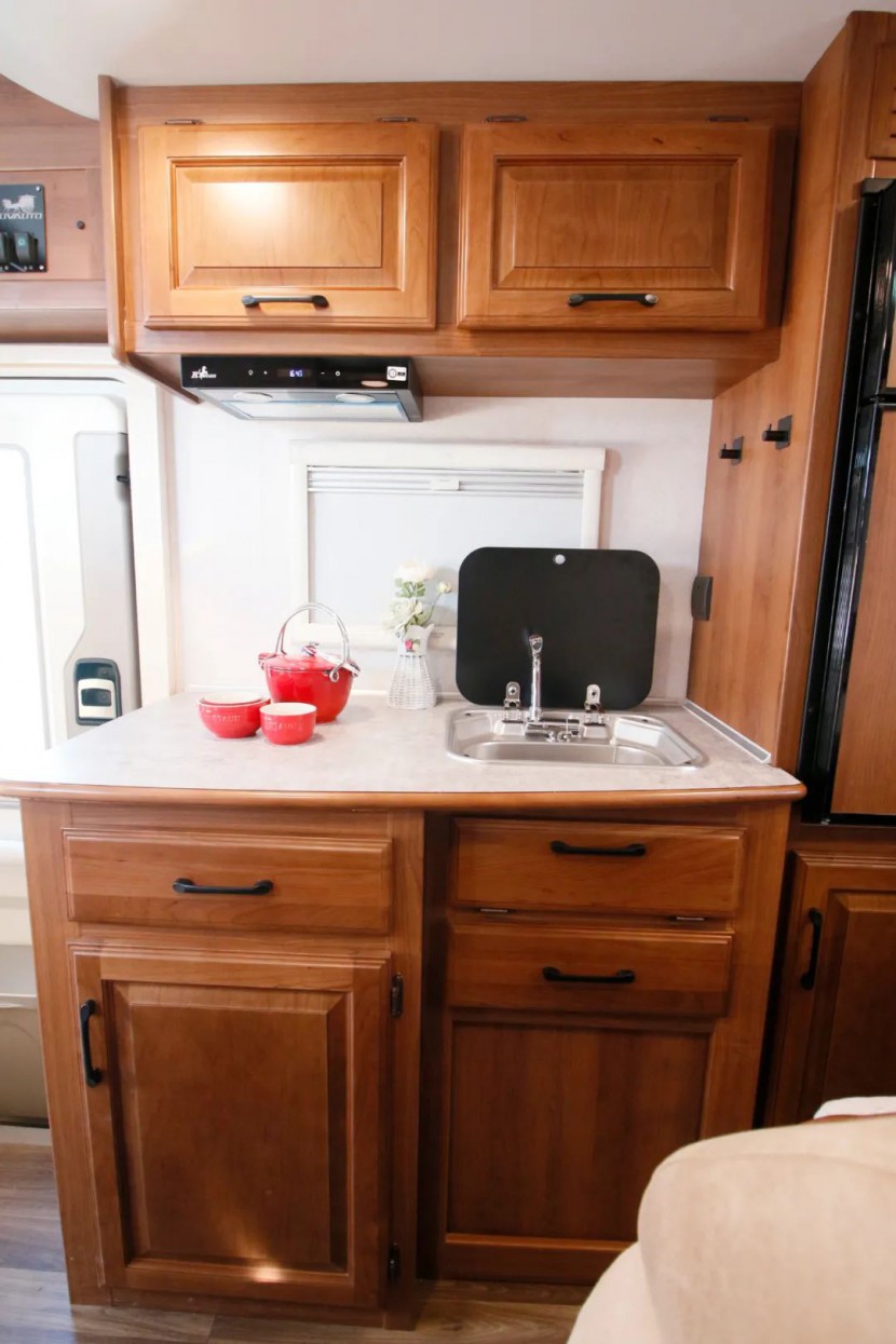 国六巨威3700——大通底盘自动挡房车评测图片