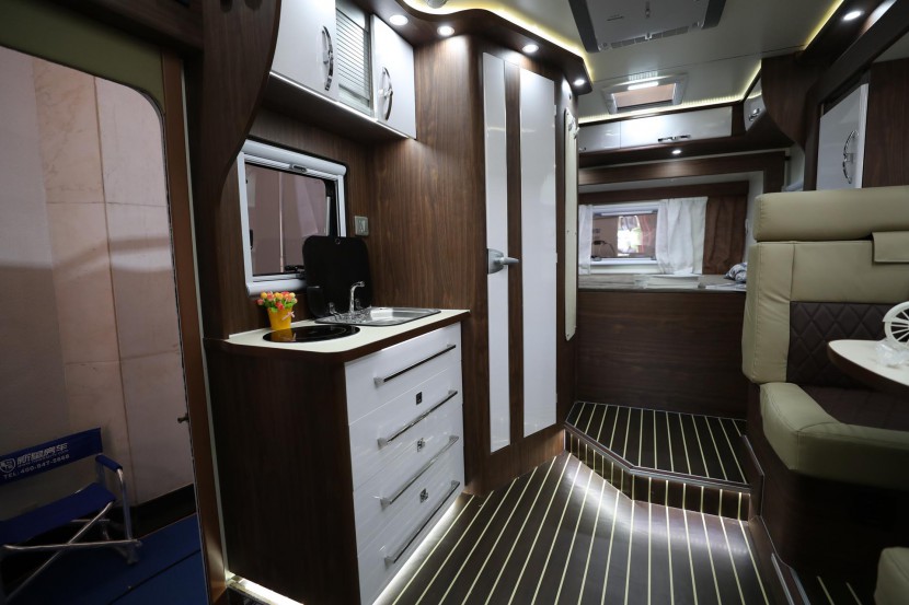 新星罗马假日C600K2双扩展房车 进口依维柯newdaily 6速手自一体房车 团购价71.8万 原价81.80万 WLH_4419