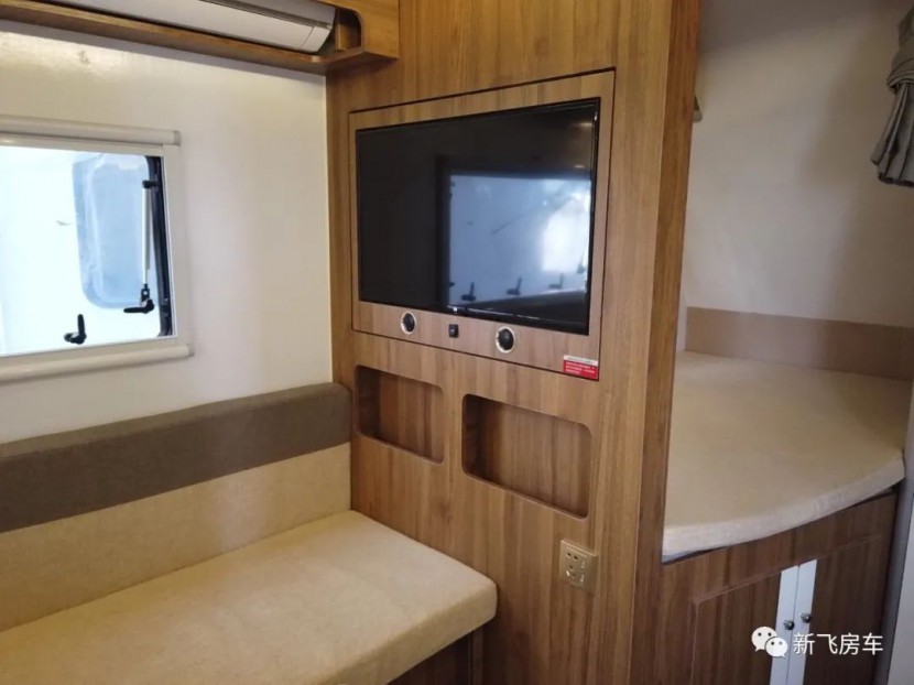 新飞房车不足十万的拖挂现车图片