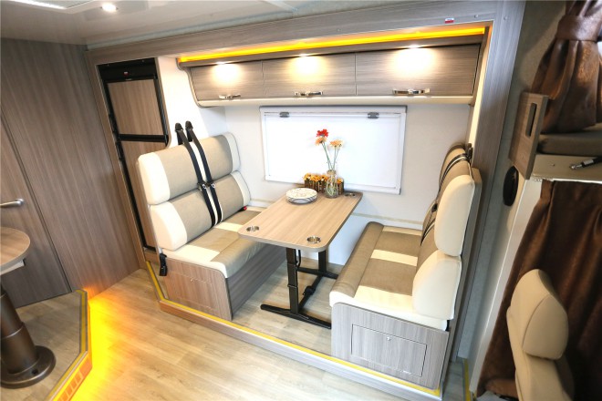 拓锐斯特依维柯C型欧尚版TIC-610A 53.8万起 2E1A3203