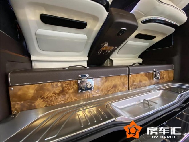 2020款圣母峰巅峰版，黑金四座，镀金立标，语音智能交互，太牛了！7.jpg