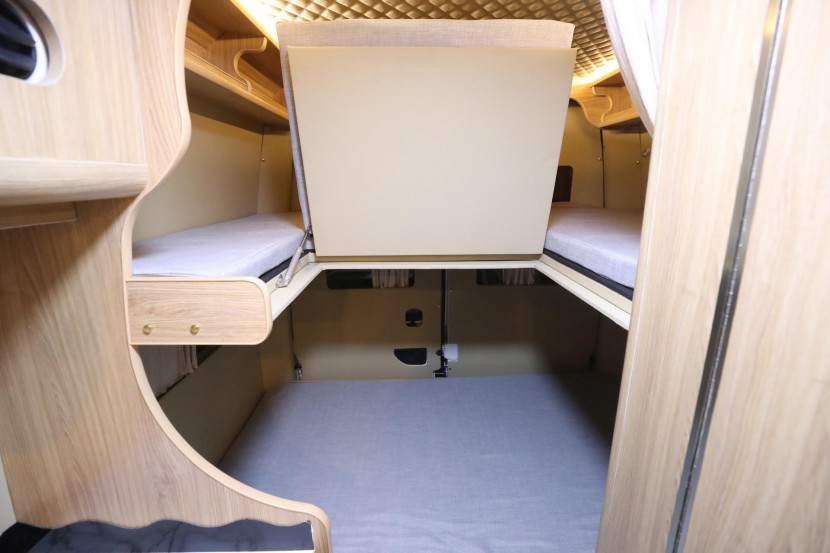 双景房车（国六）大通B型长轴高顶房车 25.8万元 WLH_4882