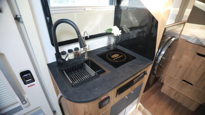 9月2日郑州房车展——法美瑞房车现代，陪你披荆斩棘，踏遍山川！f6f9a9083b008dcb8d8ee017c4c3af5c