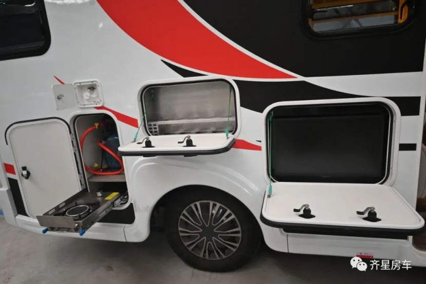 想兼得高通过性+宽敞空间？9月2日郑州房车展，这两款齐星C型升顶房车等您选择！a22a2c81363bee0a86f9781ce5d27e8b