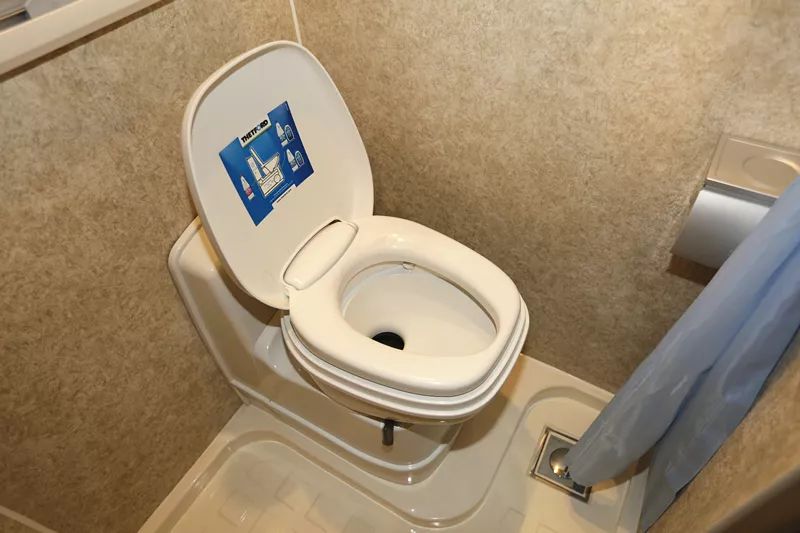 宇通房车：国产依维柯双拓的魅力，岂止是大空间？