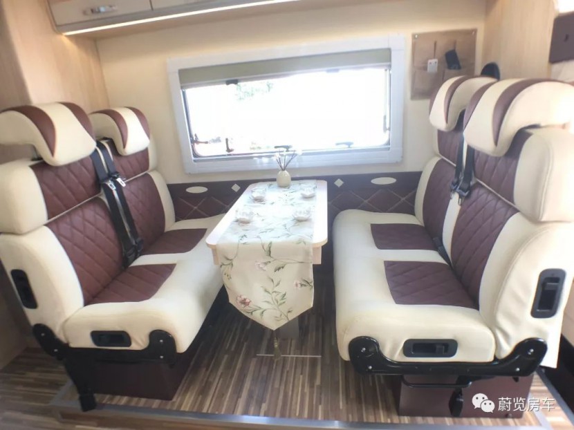 蔚览大通C型旅居车