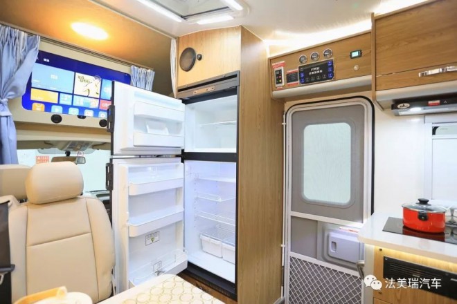 集洗衣机+大冰箱+暖气+空调于一车——法美瑞大通豪华版房车44.8万元
