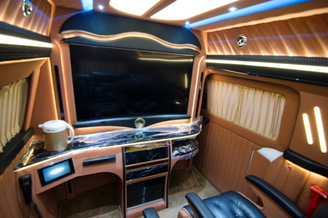 2018款福特·新逸途商务车即将登陆郑州3.31房车展首发20180327223624_9275