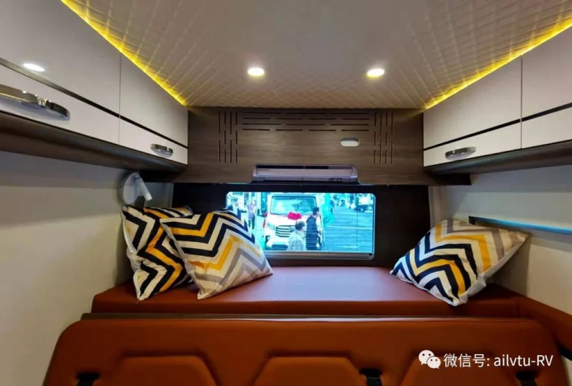 9月2日郑州房车展：爱旅途房车B型，后置厨房设计，让空间感更强！f8faef3dd4870eebd36b9e96c703ce50