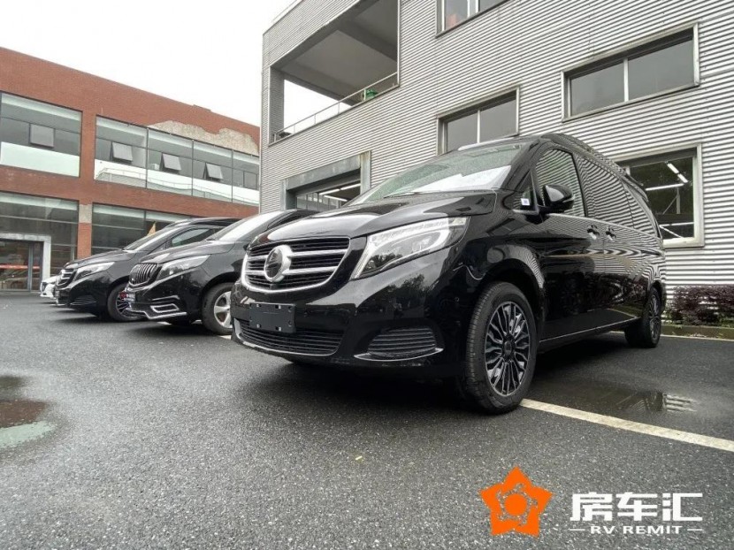 奔驰V-class全隔断MPV商务车，为什么备受老板明星们的喜欢？4.jpg