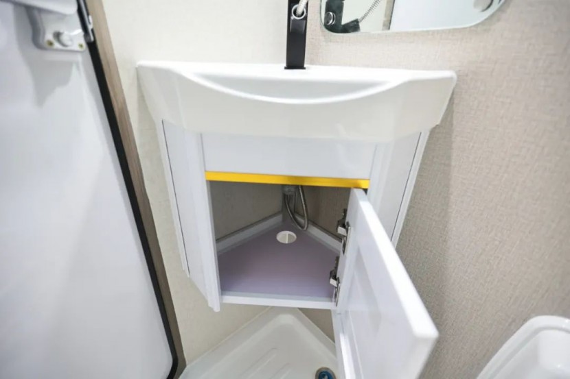 36.8万的C型房车，究竟是噱头还是馅饼？get?code=YjQxYWI5ZTQ0MzBiNWNiMDZmYmU0ZmE1YmM5MzQwYzAsMTY2MTkyMjUxMzgwOQ==