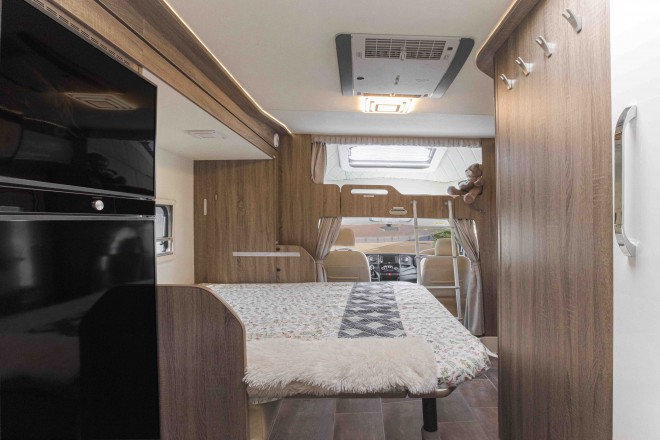 金冠宾歌CD520依维柯C型双拓展房车6座202104081030081072680