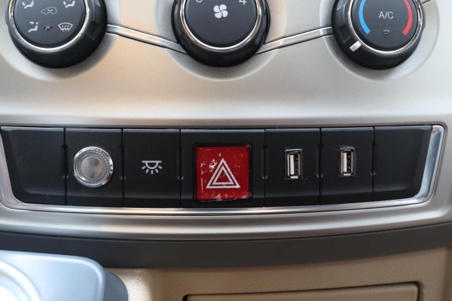 老张定制款——高清实拍2019款顺之旅东风御风白色自动挡B型房车 WLH_5926