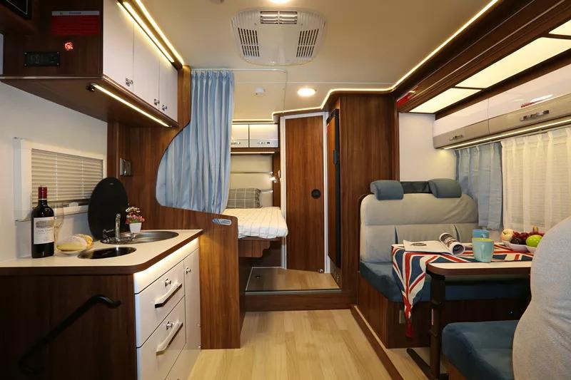 体验专属舒适旅行，宇通国产依维柯C型单拓房车866daa54551843109879682efe8cd822