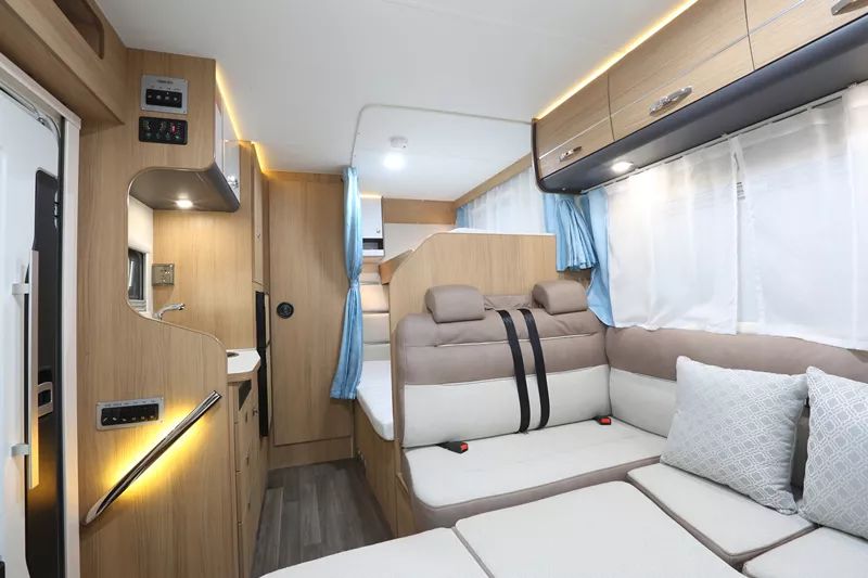 宇通依维柯欧胜C533豪华版无拓小顶房车