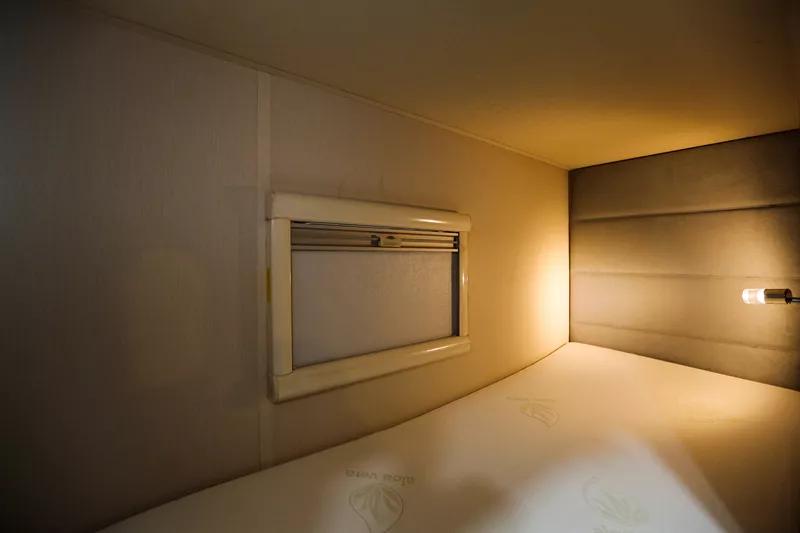 实用性满分，这款宇通国产依维柯无拓上下铺房车让你秒回“青葱岁月”！8b6890bcbafd4132adf08809d60378f1